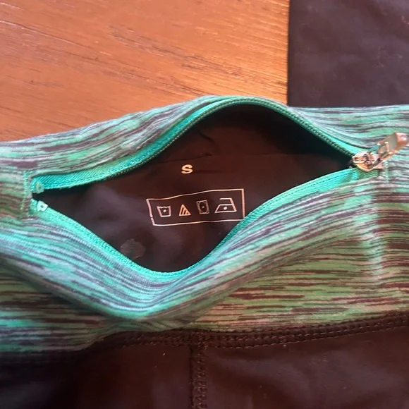 Leggings sz small - Picture 3 of 3